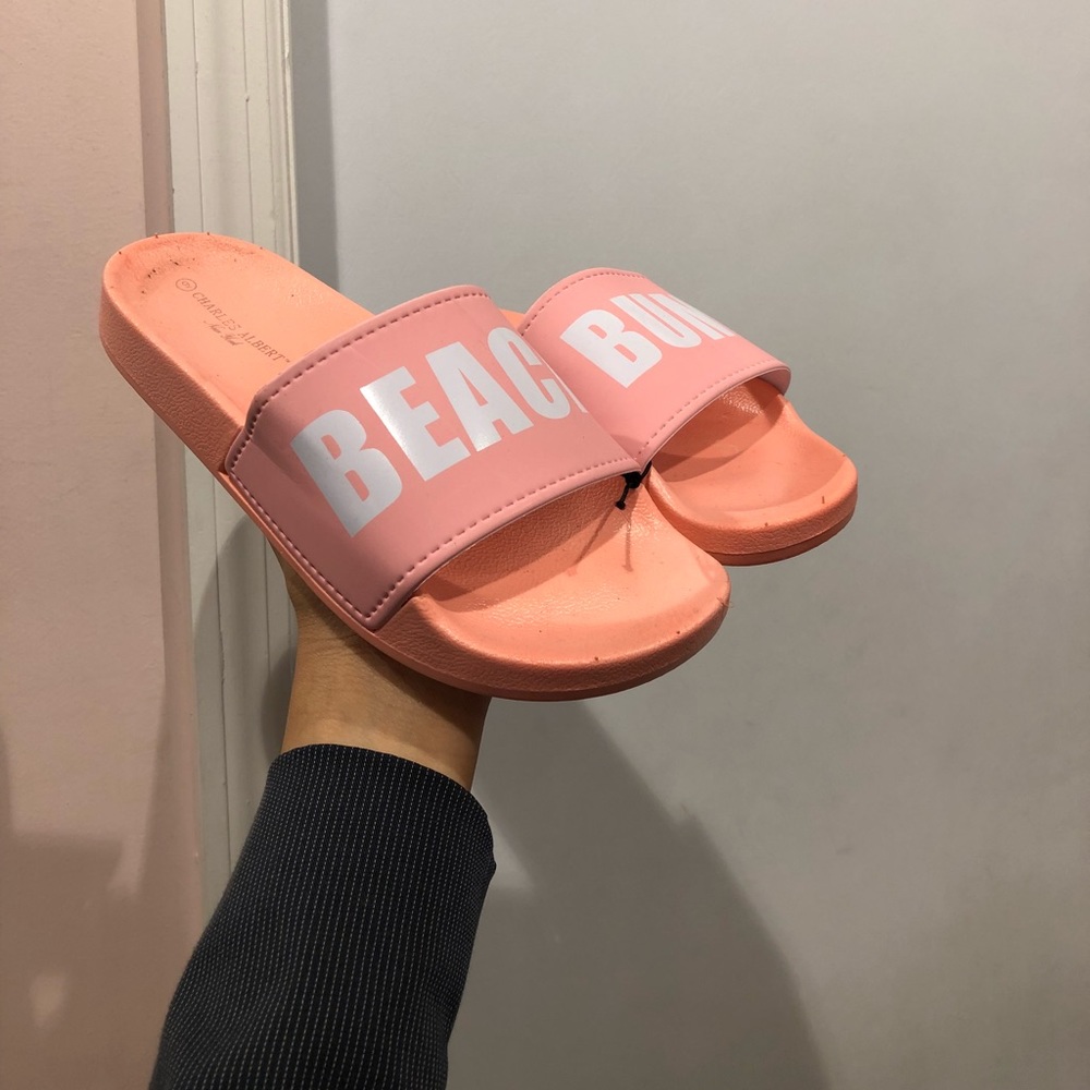 NWT - “Beach Bum” Pink Comfy Slipper Sandals - Picture 2 of 4